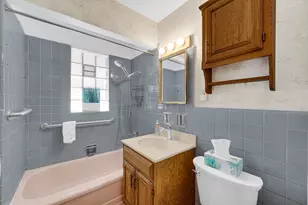 7050 N Keating Ave, Lincolnwood, IL 60712 - Photo 10