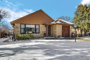 7050 N Keating Ave, Lincolnwood, IL 60712 - Photo 1