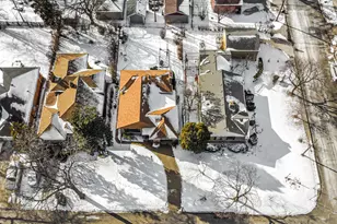 7050 N Keating Ave, Lincolnwood, IL 60712 - Photo 24