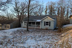 1013 Idlewild Dr, Dixon, IL 61021 - Photo 2