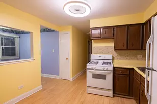 9170 Crescent Ct, Oak Lawn, IL 60453 - Photo 6