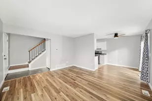 1033 Glouchester Harbor, Schaumburg, IL 60193 - Photo 4