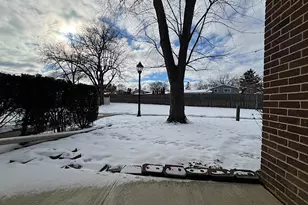 2426 N Kennicott Dr, Arlington Heights, IL 60004 - Photo 16