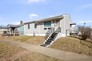 607 6th St, Rock Island, IL 61201 - Photo 2