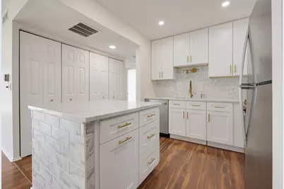 720 Wellington Avenue #117, Elk Grove Village, IL 60007 - Photo 2