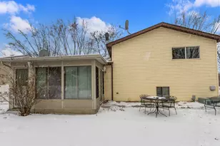 809 Thompson Ave, Winthrop Harbor, IL 60096 - Photo 4