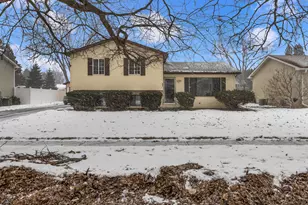 809 Thompson Ave, Winthrop Harbor, IL 60096 - Photo 2