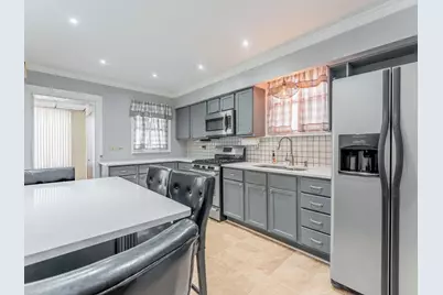 5248 W Wellington Avenue, Chicago, IL 60641 - Photo 8