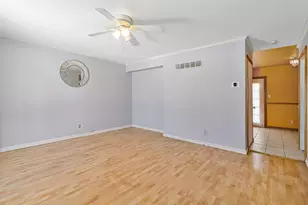 451 Yorkshire Sq, Bolingbrook, IL 60440 - Photo 6