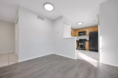 47 E Gant Circle #G, Streamwood, IL 60107 - Photo 4