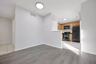 47 E Gant Circle, Streamwood, IL 60107 - Photo 4