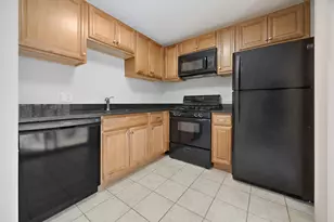 47 E Gant Circle, Streamwood, IL 60107 - Photo 6