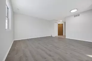 47 E Gant Circle, Streamwood, IL 60107 - Photo 2