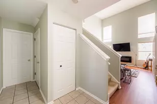 906 Ainsley Dr, West Chicago, IL 60185 - Photo 2