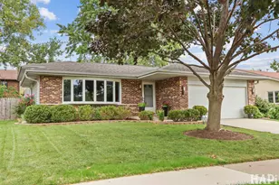1942 Trail Ridge St, Arlington Heights, IL 60004 - Photo 2