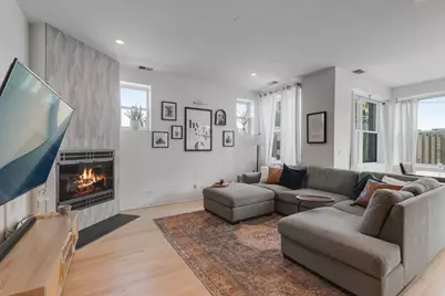 1122 N Oakley Boulevard #C, Chicago, IL 60622 - Photo 2