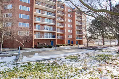 7120 N Milwaukee Avenue #706, Niles, IL 60714 - Photo 4