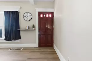 527 Jackson St, Aurora, IL 60505 - Photo 6