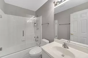 1264 Sarah Blvd, Vernon Hills, IL 60061 - Photo 22