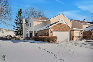 577 Canterbury Dr, Carol Stream, IL 60188 - Photo 2