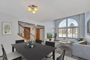 577 Canterbury Dr, Carol Stream, IL 60188 - Photo 4