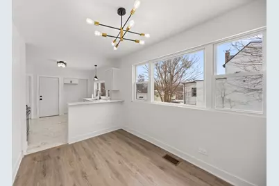 9319 S Merrill Avenue, Chicago, IL 60617 - Photo 6