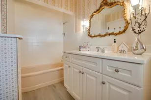 851 N Grove Ave, Elgin, IL 60120 - Photo 14