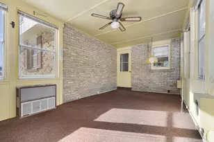 851 N Grove Ave, Elgin, IL 60120 - Photo 16