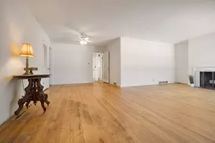 851 N Grove Ave, Elgin, IL 60120 - Photo 6