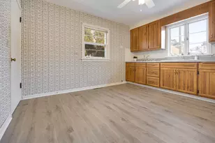 851 N Grove Ave, Elgin, IL 60120 - Photo 12