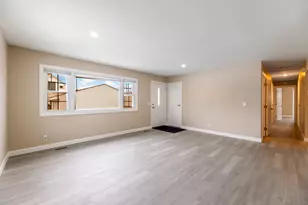 1616 Wilcox St, Crest Hill, IL 60435 - Photo 4