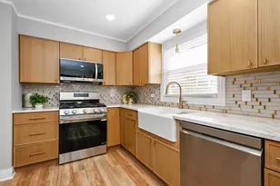 9313 S 82nd Ct, Hickory Hills, IL 60457 - Photo 2