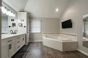 527 Ridgelawn Trail, Batavia, IL 60510 - Photo 18