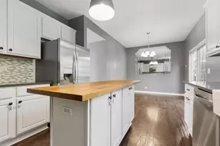 2260 Hudson Cir, Aurora, IL 60502 - Photo 10