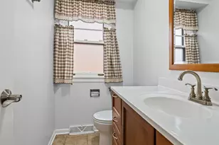 1008 S Beechwood Dr, Mount Prospect, IL 60056 - Photo 8