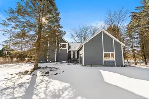 521 N Sharon Dr, Woodstock, IL 60098 - Photo 1