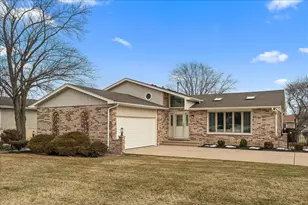 267 Center Rd, Frankfort, IL 60423 - Photo 1