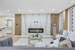 100 E Walton St, Chicago, IL 60611 - Photo 2