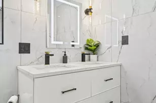 100 E Walton St, Chicago, IL 60611 - Photo 24