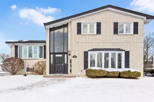 16W680 57th St, Clarendon Hills, IL 60514 - Photo 2