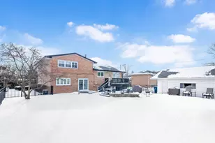 16W680 57th St, Clarendon Hills, IL 60514 - Photo 32