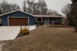 415 Sunnyslope Dr, Varna, IL 61375 - Photo 1