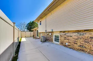 10864 Liberty Grove Dr, Willow Springs, IL 60480 - Photo 22