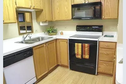 605 Barrington Avenue #208, East Dundee, IL 60118 - Photo 4