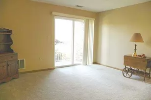 605 Barrington Ave, East Dundee, IL 60118 - Photo 8