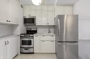 2909 N Sheridan Rd, Chicago, IL 60657 - Photo 2