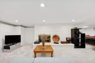 7940 Wolf Rd, Burr Ridge, IL 60527 - Photo 28