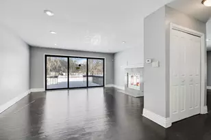 249 Milburn Ave, Crete, IL 60417 - Photo 4