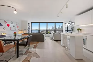 360 E Randolph St, Chicago, IL 60601 - Photo 4