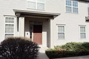 28 Oak Creek Ct, North Aurora, IL 60542 - Photo 4